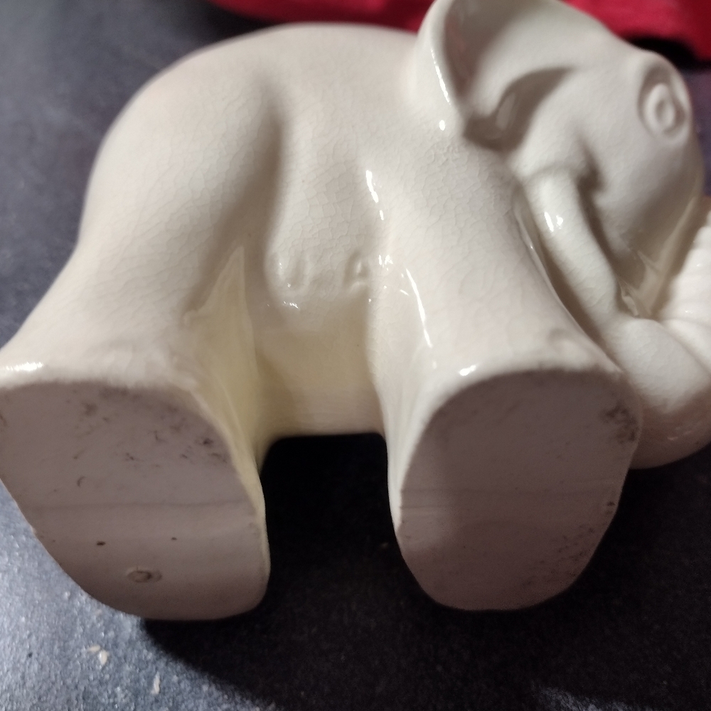 Brush McCoy Cream Elephant Small Planter Mid Century - Picture 2 of 5